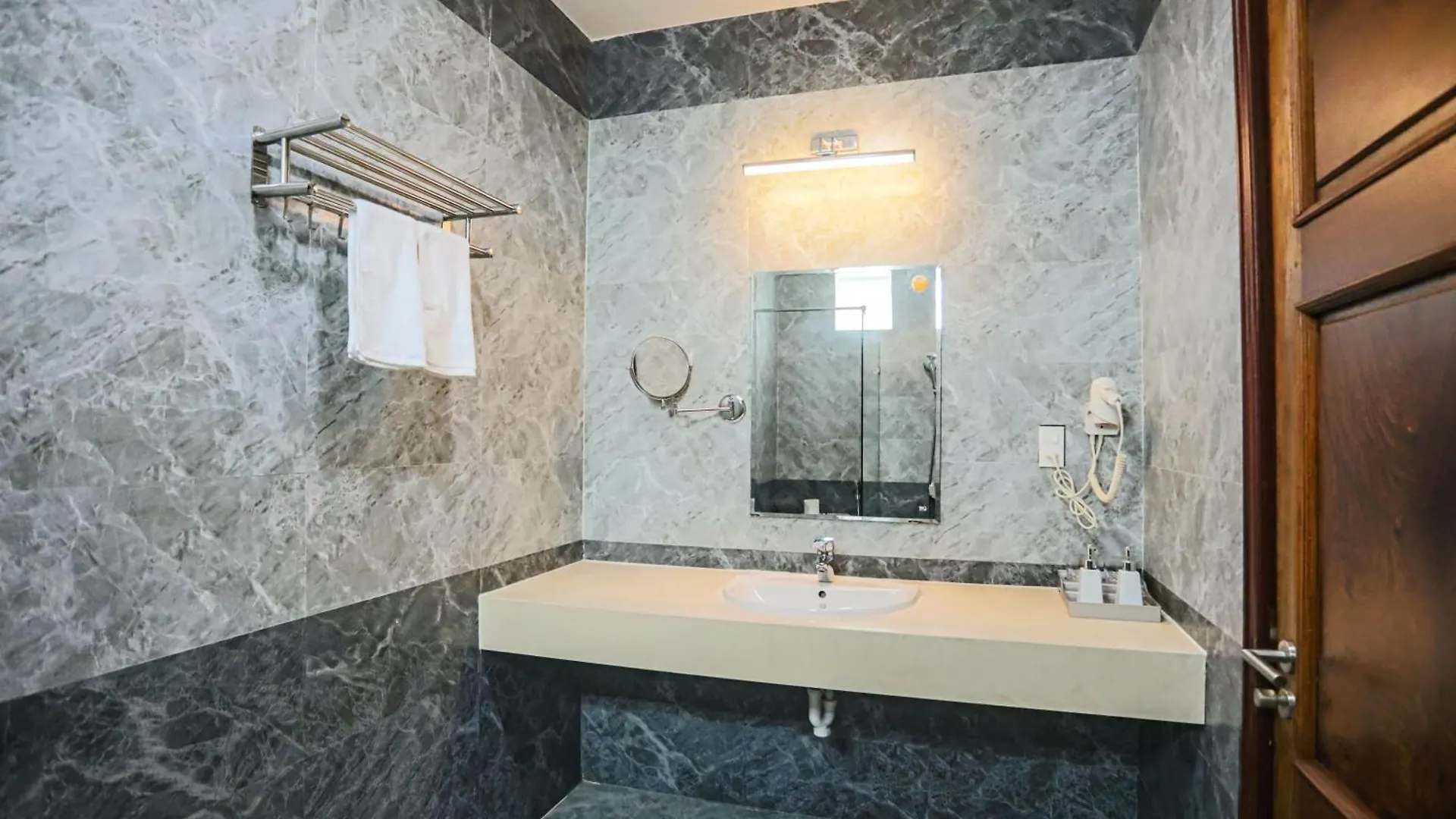 ***  Seacolor Beachstay Danang Hotel By Haviland Vietnám